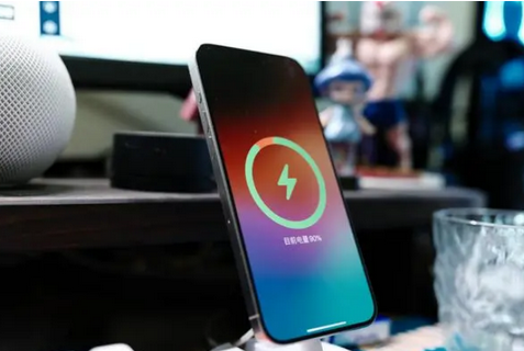 垫江苹果15换屏服务分享用什么充电器给iPhone15充电更好 